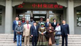 赞比亚布索里高级酋长一行访问中材股份