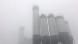 “跨年雾霾”仍在持续 污染应急督查成常态