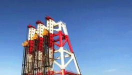 国内首艘深层水泥搅拌船在香港新机场投入使用