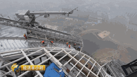 建筑工人收入碾压“白领”:贴瓷砖年入20万