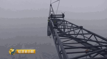 建筑工人收入碾压“白领”:贴瓷砖年入20万