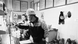 最美工匠让水泥厂变身大花园