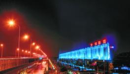 亚洲最大水泥筒仓群成新夜景