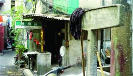 60多年前水泥路牌现身虹口