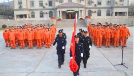 赞皇金隅举行新年升旗仪式喜庆元旦佳节