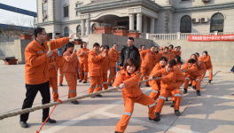 赞皇金隅组织“践行干事文化 争当巾帼标兵”女职工拔河比赛