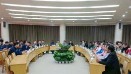 来自11个发展中国家的官员到鼎鑫水泥有限公司参观考察