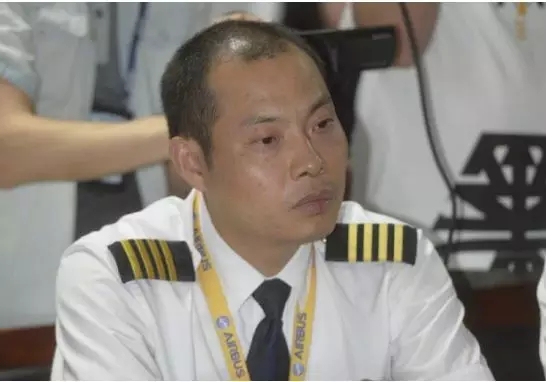 点赞!川航英雄机长刘传健咱水泥人的后代!