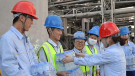 盛夏时节挥汗如雨 天业水泥人清凉度夏