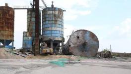 4米高水泥储存罐轰然倒下 又一家水泥企业被拆除