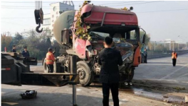 胶州水泥罐车失控致连环相撞 