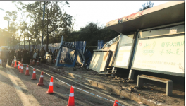 失控水泥罐车冲向公交站台 事故已致1死6伤