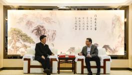 西藏自治区党政代表团来华新水泥访问