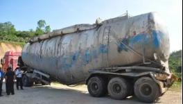 水泥罐车侧翻造成9人死亡事故原因查明！水泥经销商12人被处理！