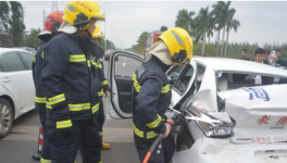 海口一教练车与水泥车发生碰撞导致5人受伤