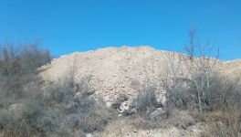 邢台一砂石厂露天存放 监管部门不作为