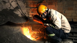 富平生态水泥人：不畏严寒 检修不打烊