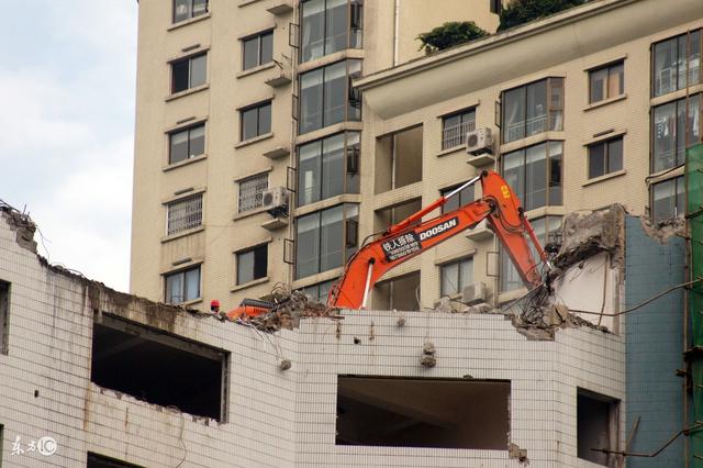 能吃混凝土机器人,还能吐出新材料,用来建新房子!