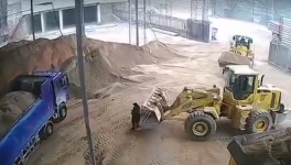 事故通报：被铲车误铲入进料口员工不幸已身亡