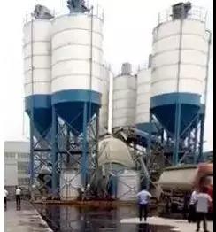 惨剧！数百吨水泥倾泄！致2人死亡！