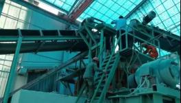 突发！工人落入正搅拌的碎石机，不幸身亡！