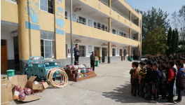 海螺集团扶贫工作队走访慰问村小学