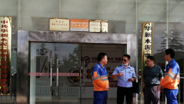 交警大队走进辖区华新水泥厂送安全！