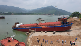 广东首艘新建LNG单燃料动力水泥罐装船“中集润庆106”顺利吉水