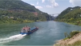 贵州西南水泥6000吨熟料乘船起航，直奔长江！