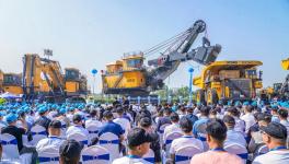 下线！交付！发车！徐工顶级“巨无霸”三箭齐发！